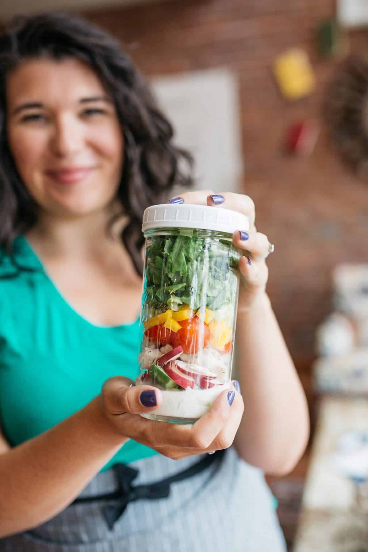 Mason Jar Salads 101: Fresh Lunches That Last Up To 6 Days